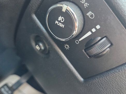 Used 2011 Jeep Grand Cherokee Laredo image 22