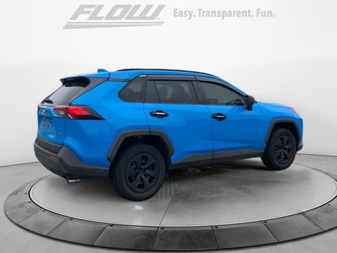 Used 2019 Toyota RAV4 LE FWD image 9
