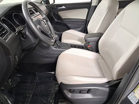 Used 2021 Volkswagen Tiguan SE w/ Panoramic Sunroof Package image 20