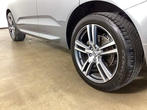 Used 2018 Volvo XC60 T5 Momentum w/ Vision Package AWD/4WD image 15
