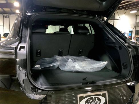 New 2026 Chevrolet Equinox EV LT w/ Convenience Package II FWD image 5