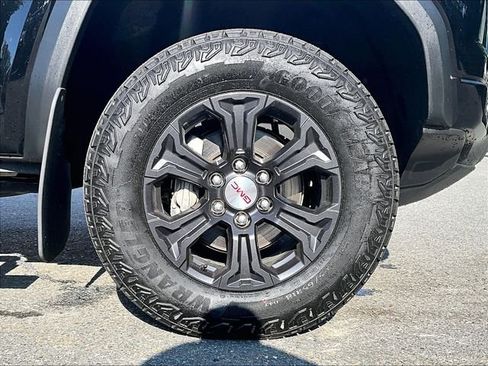 Used 2024 GMC Canyon Elevation w/ Convenience Package AWD/4WD image 9