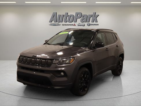 Certified 2022 Jeep Compass Latitude AWD/4WD image 4