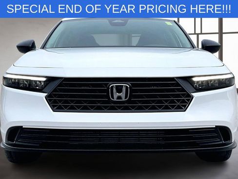 Certified 2025 Honda Accord SE image 2