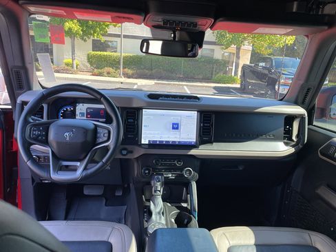 Used 2023 Ford Bronco Wildtrak image 75