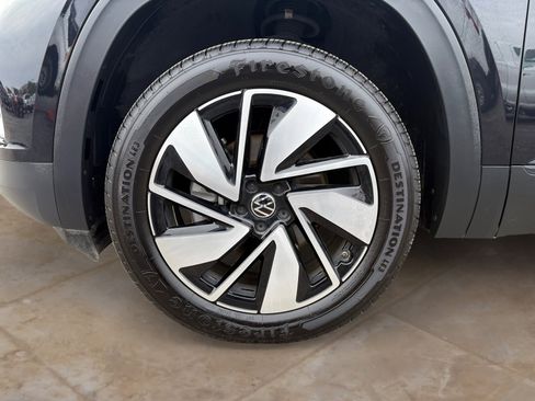 Used 2025 Volkswagen Atlas SE image 25