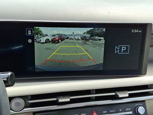 Used 2025 Hyundai Tucson SE image 21