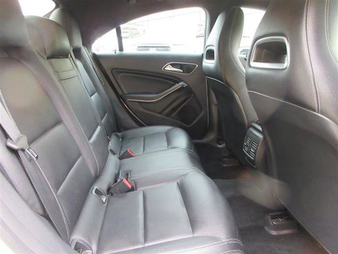 Used 2018 Mercedes-Benz CLA 250 4MATIC image 27
