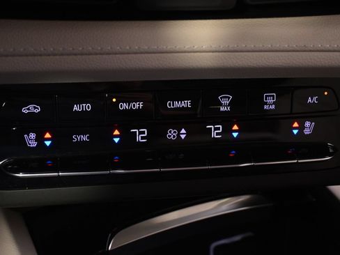 Used 2023 Buick Envision Avenir AWD/4WD image 28