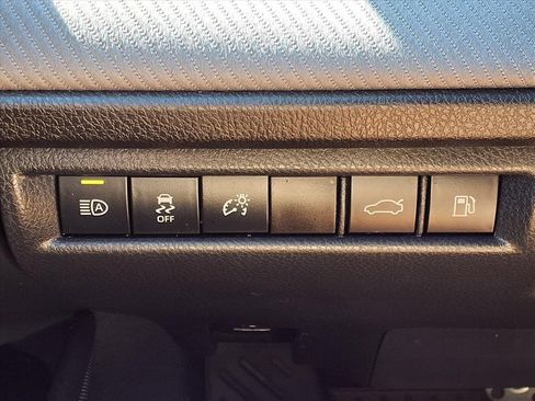 Used 2025 Toyota Camry SE image 18