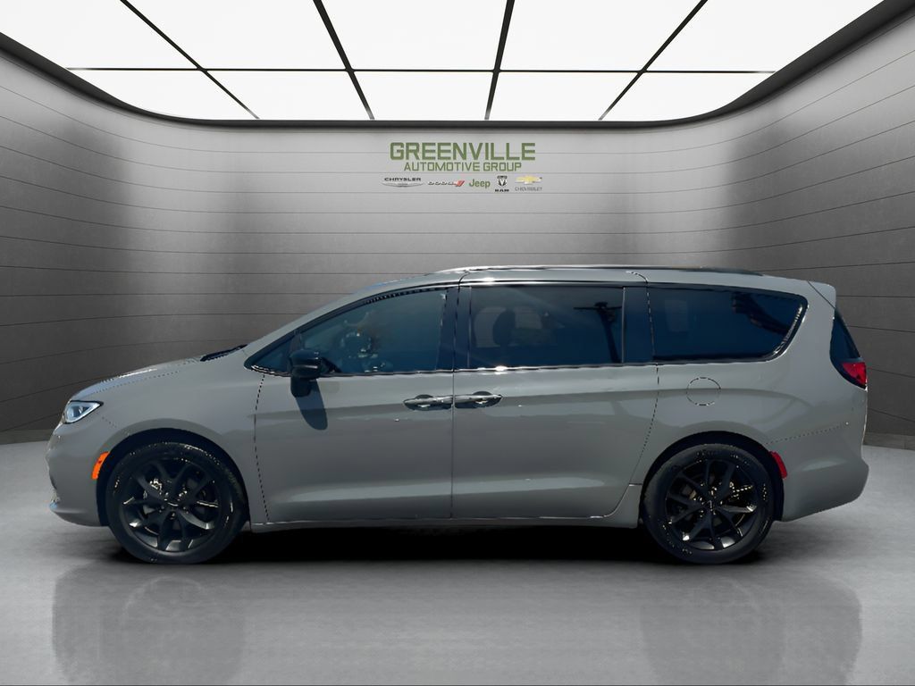 Used 2025 Chrysler Pacifica Limited FWD image 3