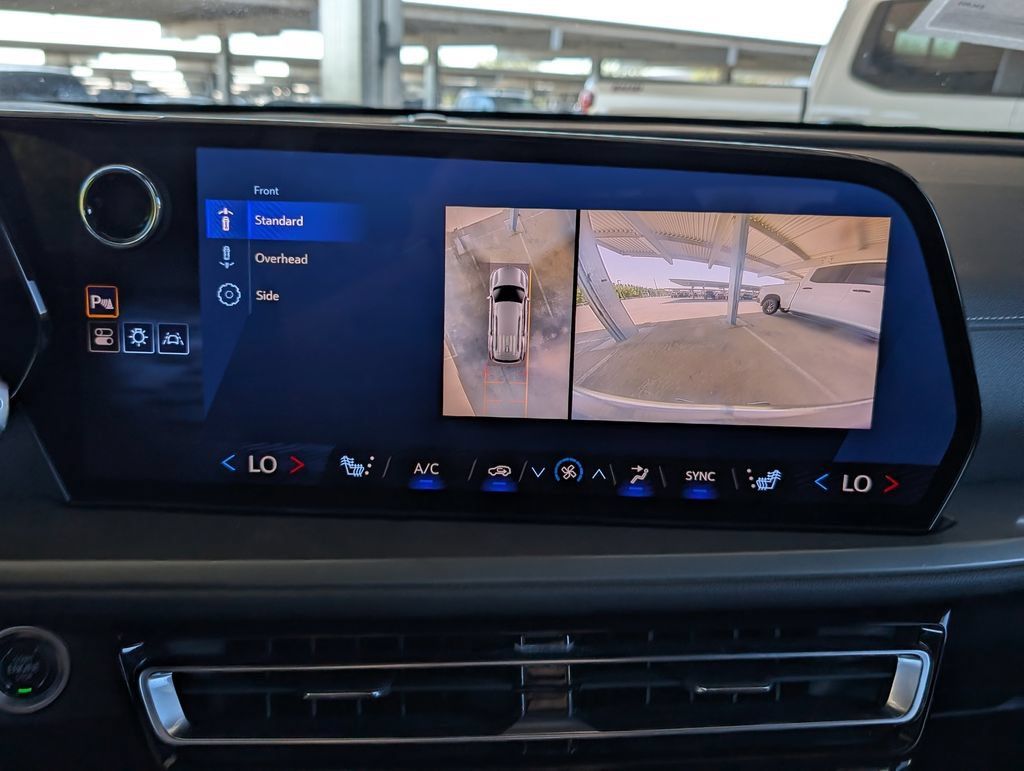 Used 2024 Chevrolet Traverse LT FWD image 9