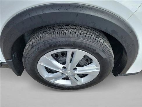 Used 2025 Nissan Kicks Play S image 10