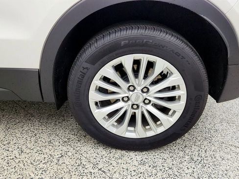 Used 2024 Cadillac XT4 Luxury w/ Cold Weather Package FWD image 9