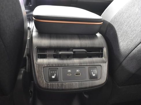 Used 2024 Nissan Ariya AWD image 30
