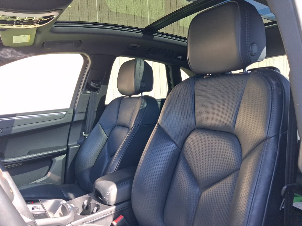 Certified 2024 Porsche Macan S AWD/4WD image 16