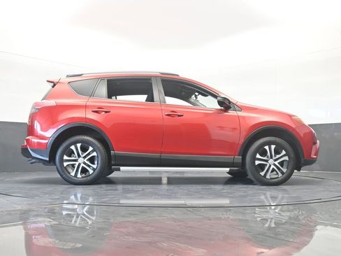 Used 2017 Toyota RAV4 LE image 59