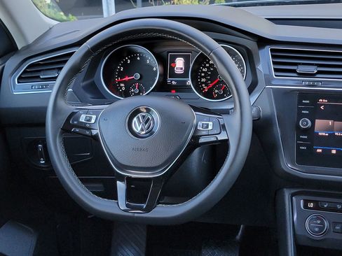 Used 2021 Volkswagen Tiguan SE image 21