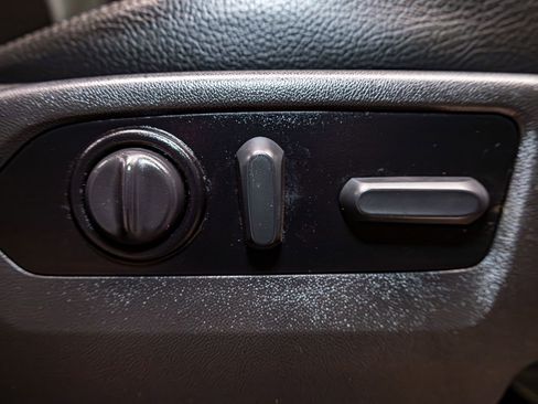 Used 2022 GMC Sierra 3500 Denali w/ Denali Ultimate Package image 25