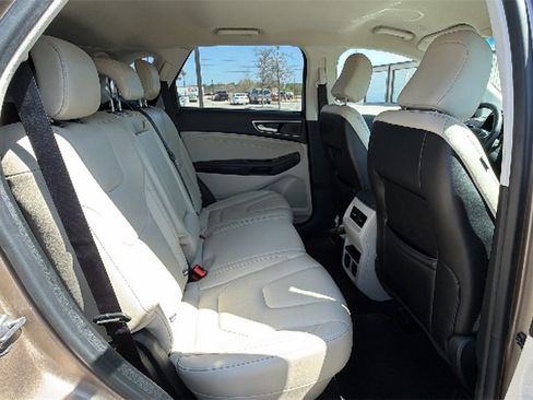 Used 2020 Ford Edge Titanium image 40