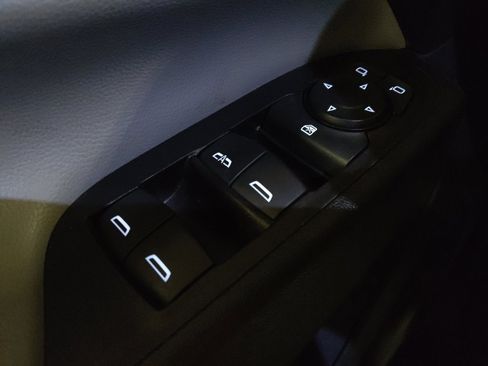 Used 2020 Chevrolet Equinox LS image 27