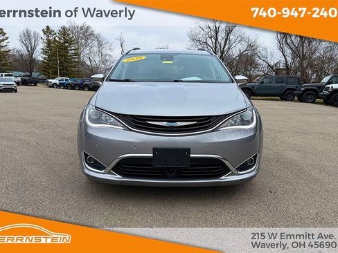 Used 2018 Chrysler Pacifica Limited w/ Advanced Safetytec Group image 2