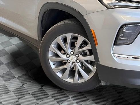 Used 2025 Buick Enclave Preferred image 39