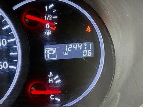 Used 2012 Nissan Quest S image 18