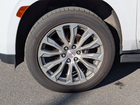 Used 2023 GMC Yukon XL Denali AWD/4WD image 10