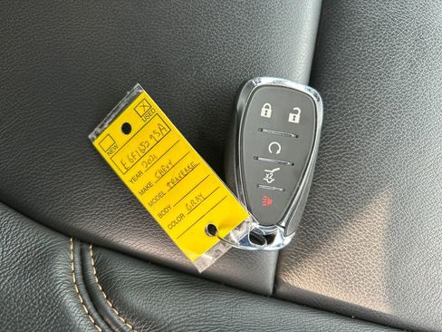 Used 2021 Chevrolet Traverse LT image 32