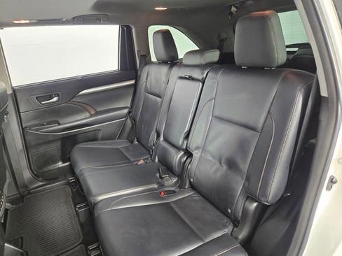Used 2023 Toyota Highlander LE image 16