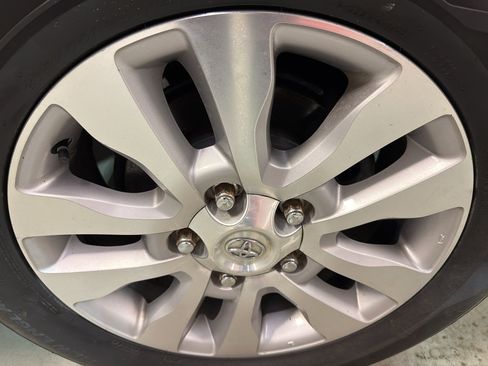 Used 2015 Toyota Sequoia Platinum image 37