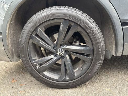 Used 2024 Volkswagen Tiguan SE R-Line image 3