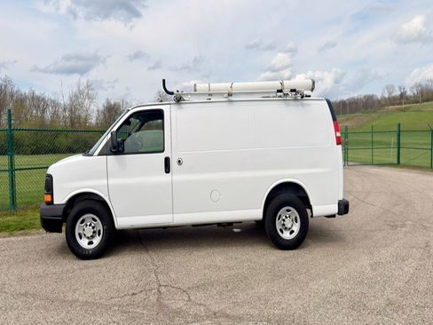 Used 2013 Chevrolet Express 2500 RWD image 2