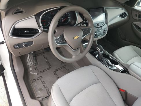 Used 2025 Chevrolet Malibu LT FWD image 12