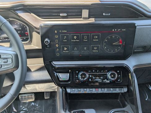 Certified 2025 GMC Sierra 1500 AT4 w/ Technology Package AWD/4WD image 17