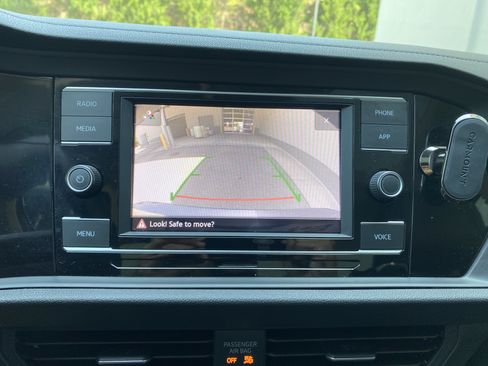 Used 2022 Volkswagen Jetta SE w/ Panoramic Sunroof Package FWD image 25