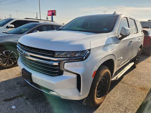 Used 2022 Chevrolet Tahoe LT w/ Luxury Package RWD image 3