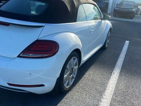 Used 2018 Volkswagen Beetle 2.0T SE w/ SE Premium Package image 2