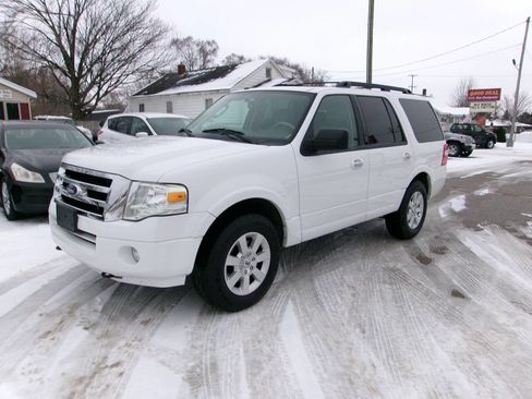 Used 2010 Ford Expedition XLT image 1