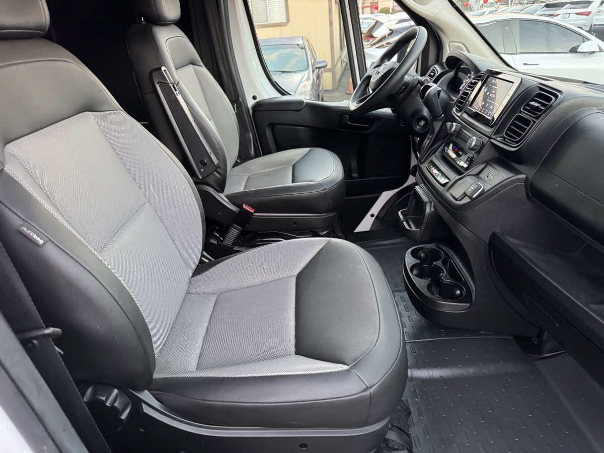 Used 2025 RAM ProMaster 2500 w/ Convenience Group FWD image 16