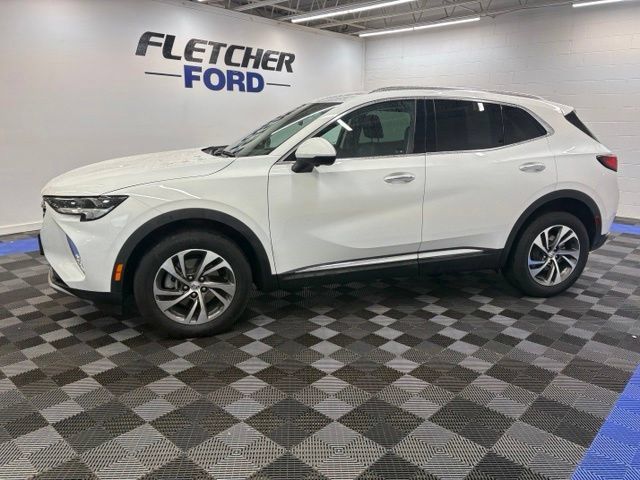 Used 2022 Buick Envision Essence w/ Technology Package I FWD image 3