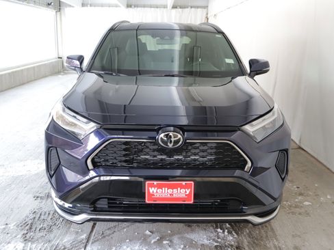 Used 2025 Toyota RAV4 SE image 4