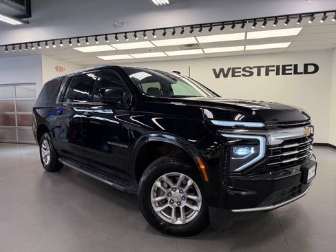 Used 2025 Chevrolet Suburban LT AWD/4WD image 1