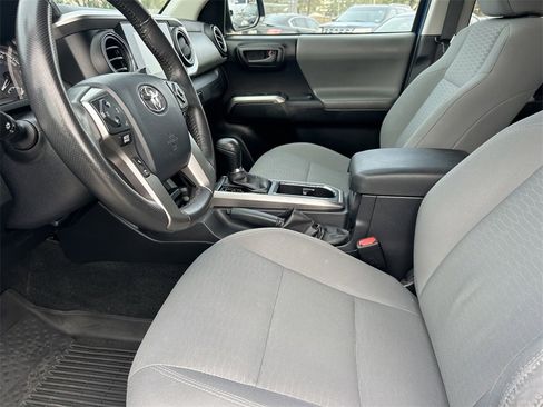 Used 2017 Toyota Tacoma SR5 image 11
