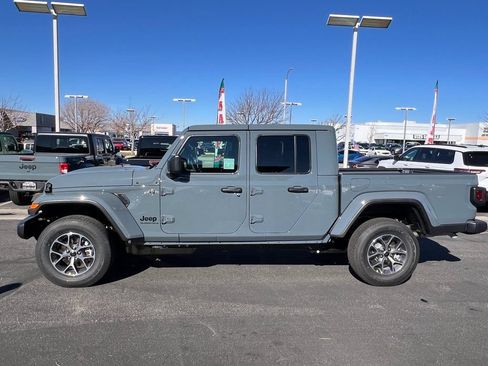 New 2026 Jeep Gladiator Sport AWD/4WD image 3