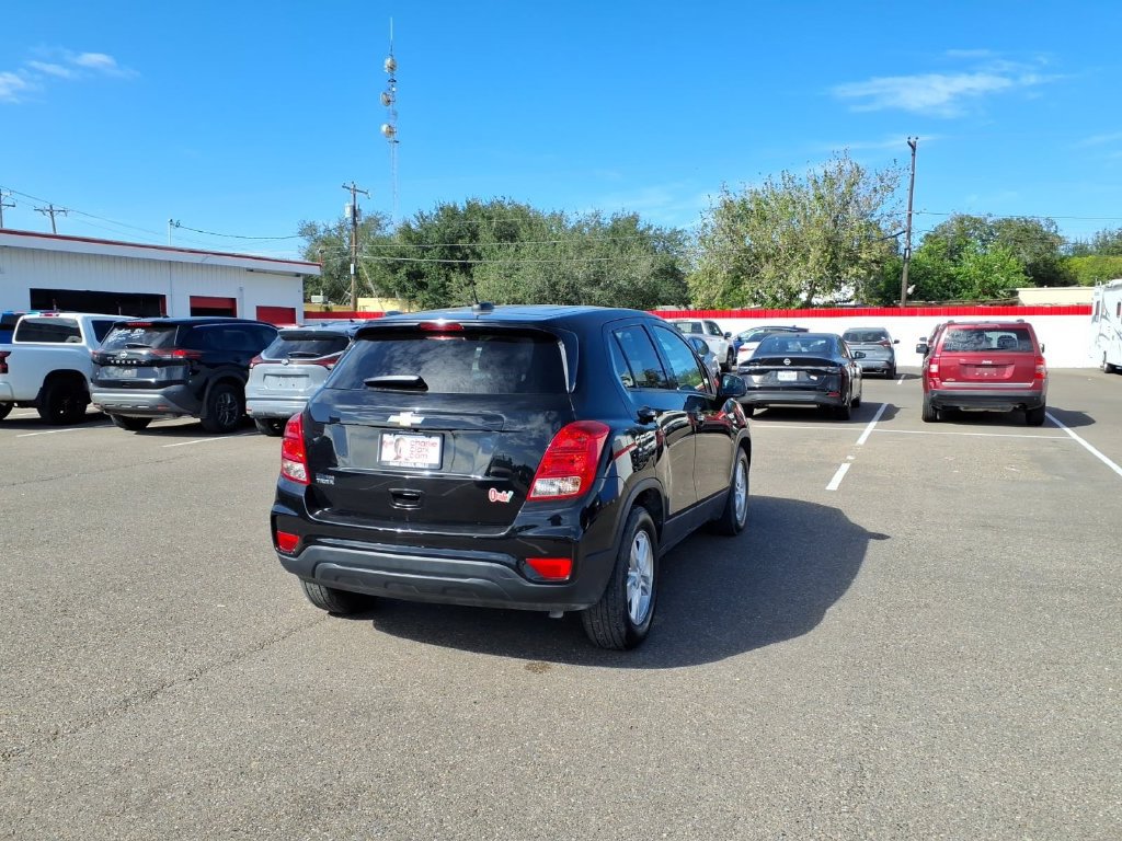 Used 2022 Chevrolet Trax LS w/ Tint and Cruise Package FWD image 5