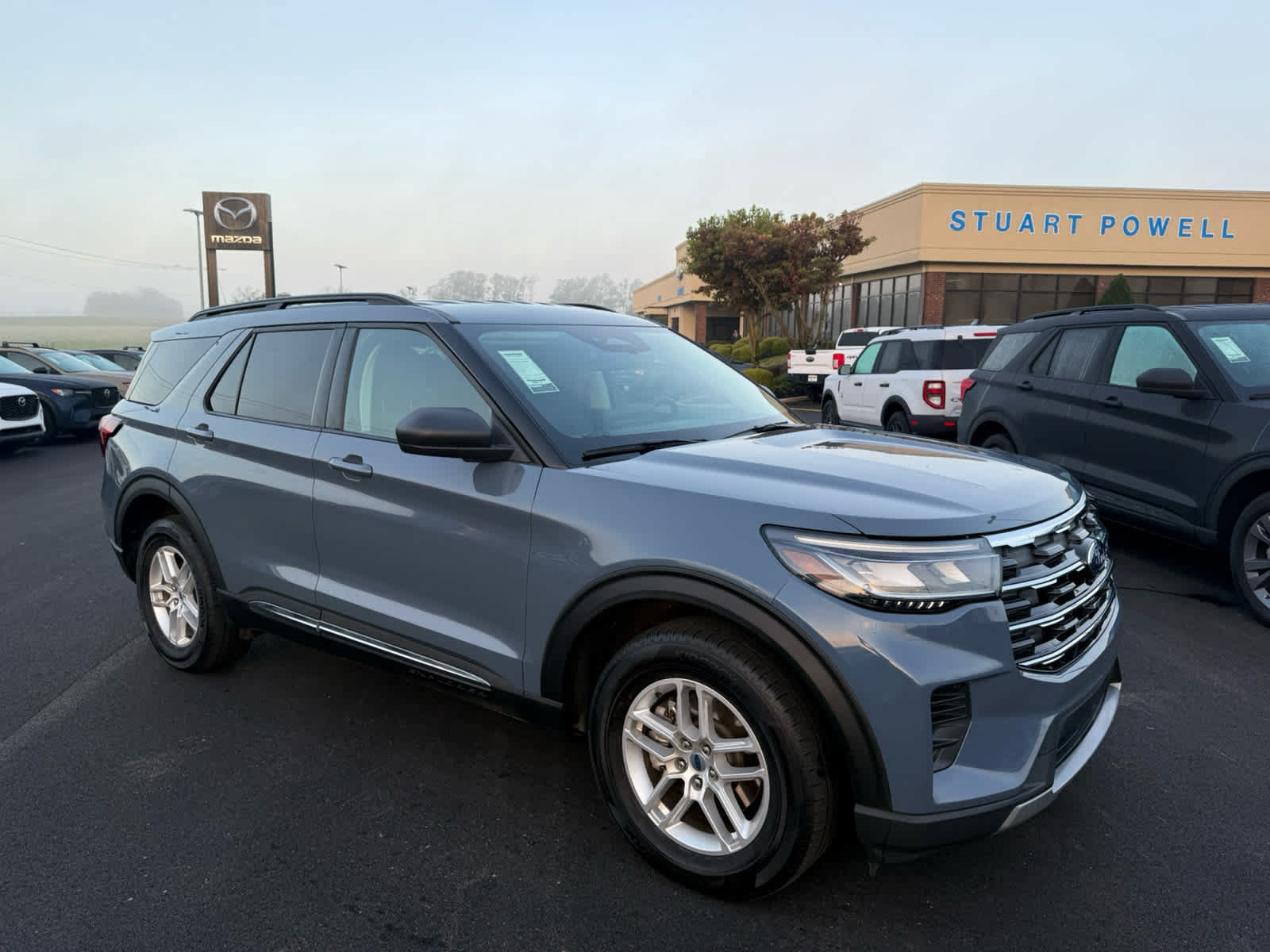 Used 2025 Ford Explorer Active AWD/4WD image 1