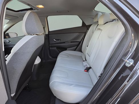 Used 2023 Hyundai Elantra Limited image 17