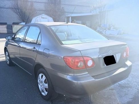 Used 2005 Toyota Corolla CE image 2